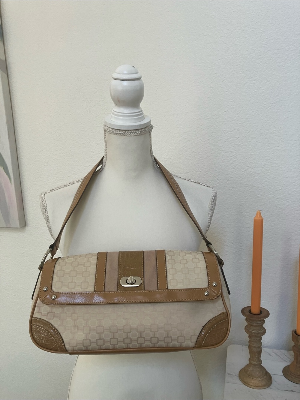 Y2k Nine West Beige & Tan Shoulder Bag with Turn-Lock Closure